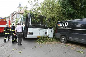 terezin-nehoda-autobus2105-1_denik-300